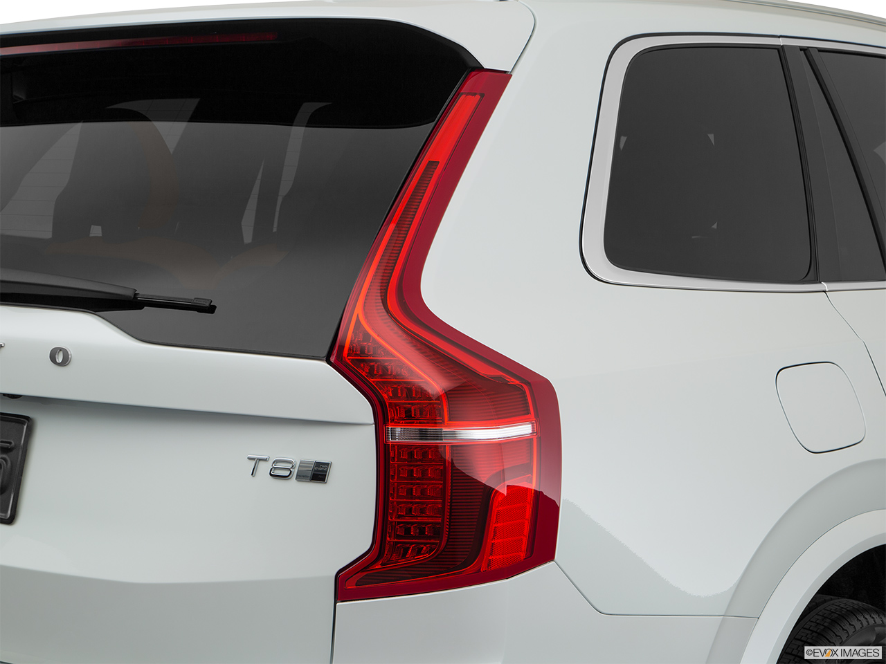 2019 Volvo XC90  T8 Inscription eAWD Plug-in Hybrid Passenger Side Taillight. 