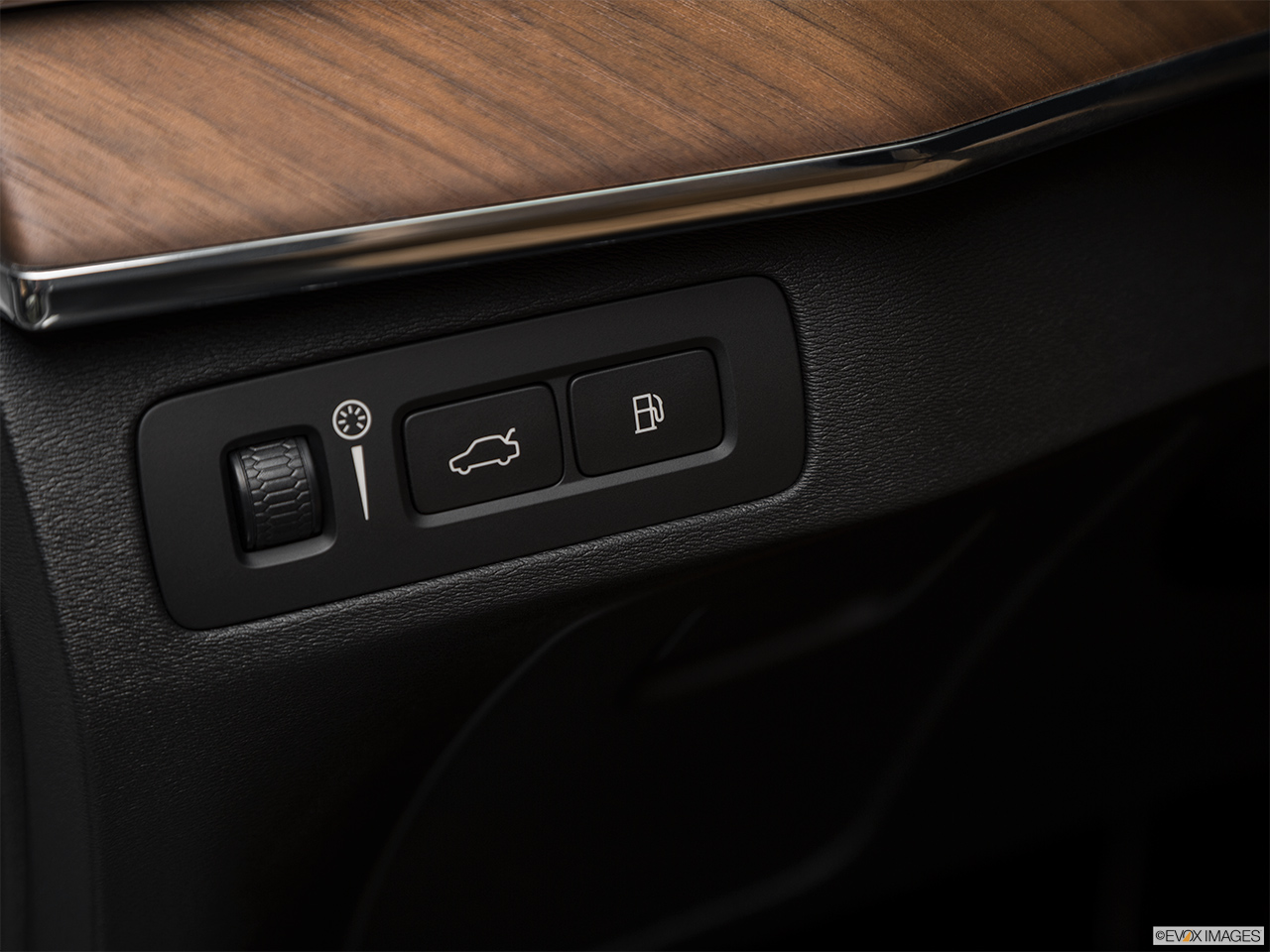 2018 Volvo XC90 T8 Inscription eAWD Plug-in Hybrid Gas cap release. 