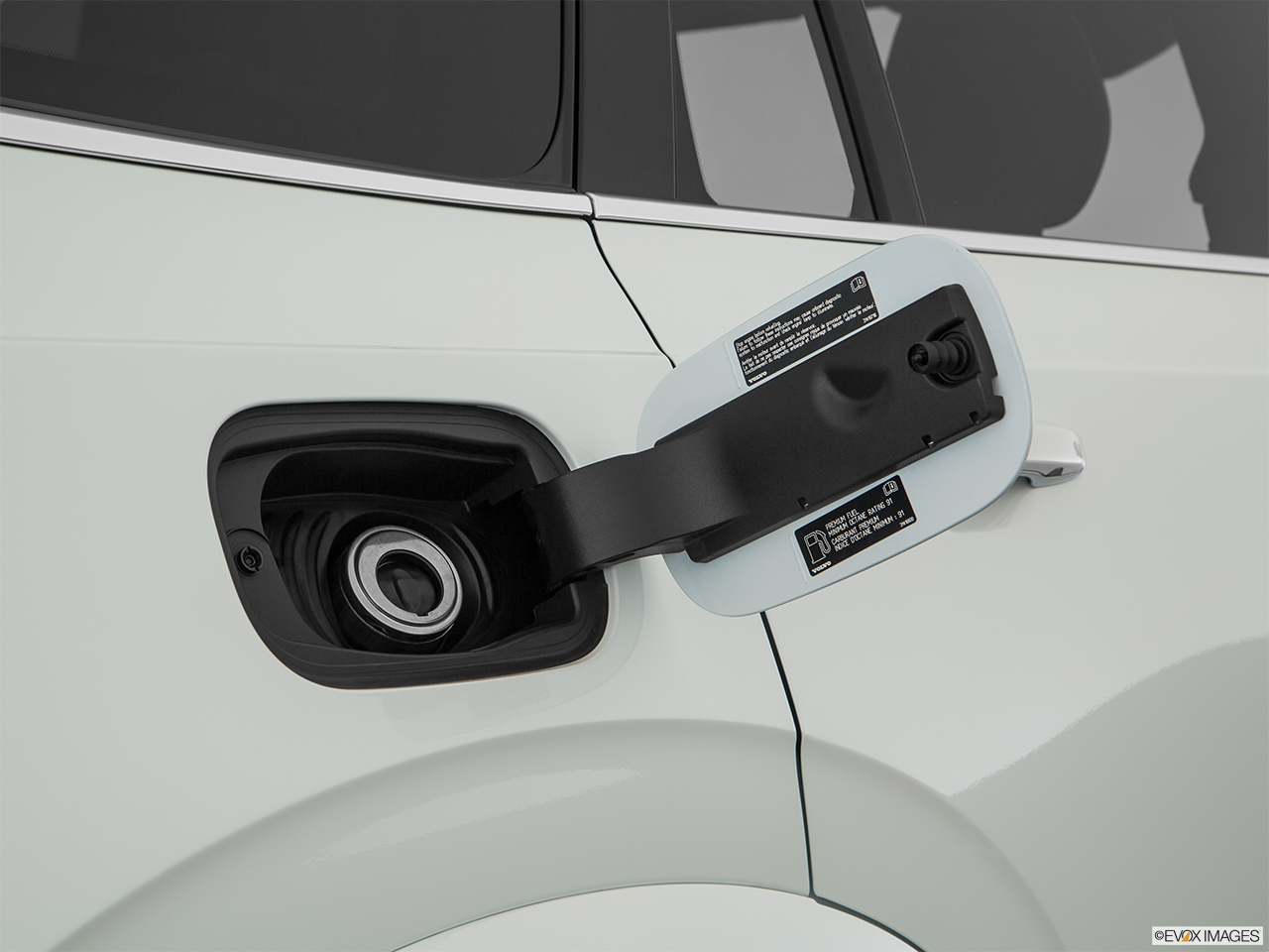 2018 Volvo XC90 T8 Inscription eAWD Plug-in Hybrid Gas cap open. 