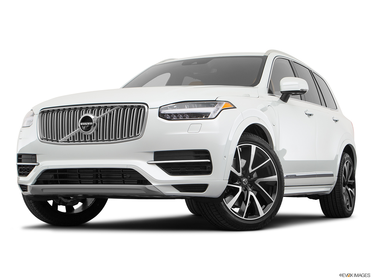 2018 Volvo XC90 T8 Inscription eAWD Plug-in Hybrid Front angle view, low wide perspective. 