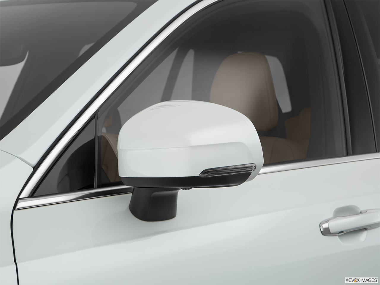 2018 Volvo XC90 T8 Inscription eAWD Plug-in Hybrid Driver's side mirror, 3_4 rear 