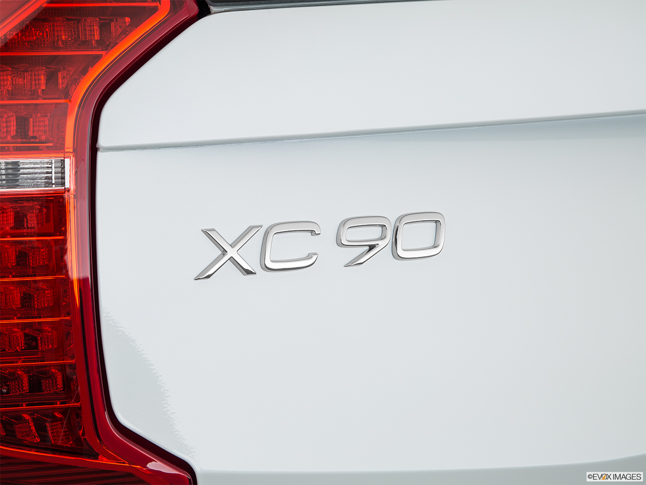 2018 Volvo XC90 T8 Inscription eAWD Plug-in Hybrid Rear model badge/emblem 