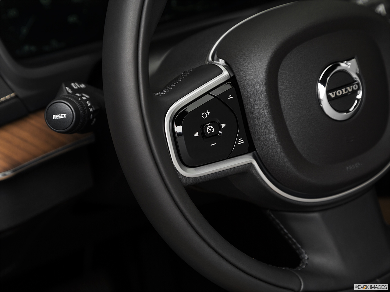 2019 Volvo XC90  T8 Inscription eAWD Plug-in Hybrid Steering Wheel Controls (Left Side) 