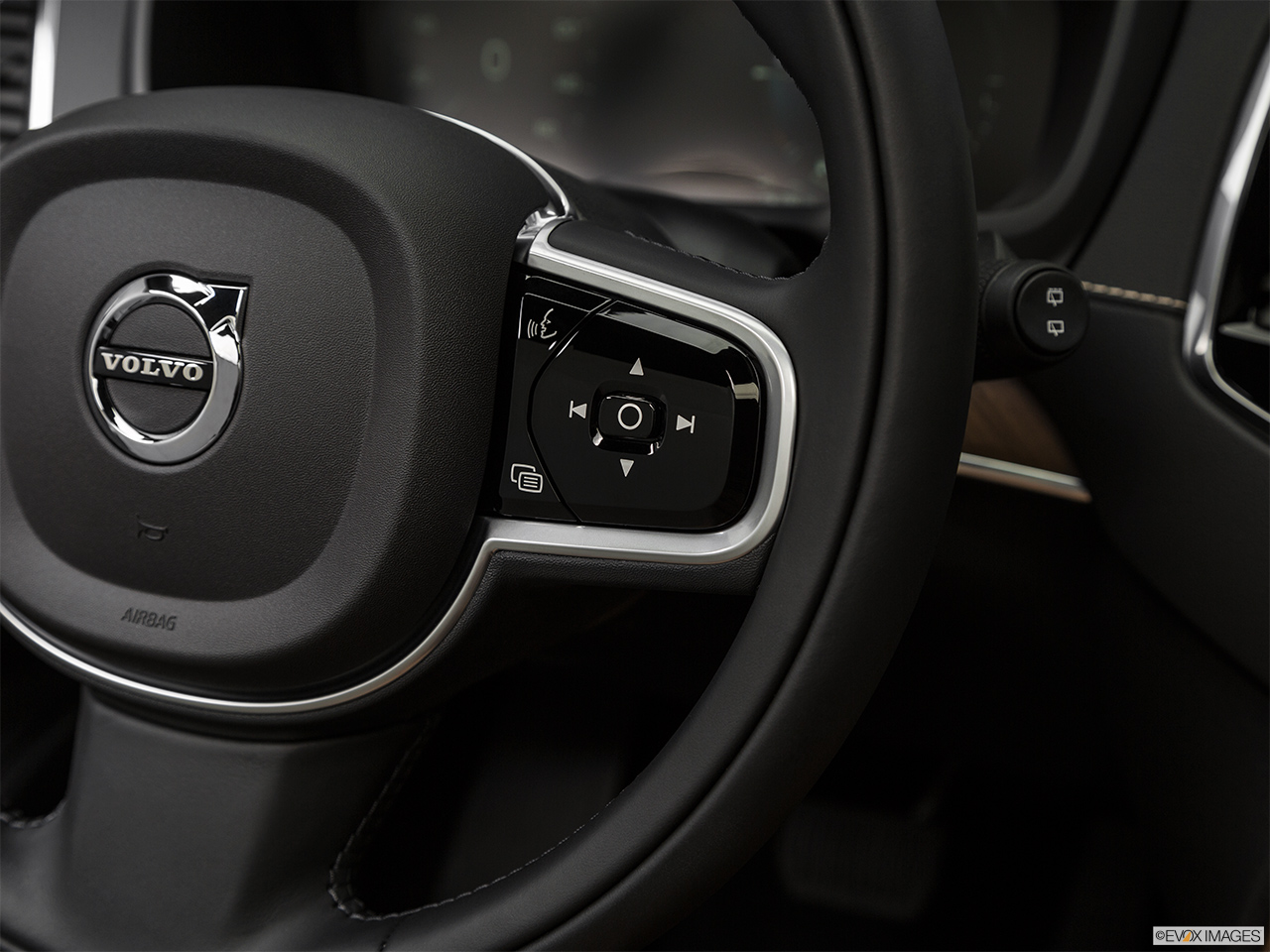 2019 Volvo XC90  T8 Inscription eAWD Plug-in Hybrid Steering Wheel Controls (Right Side) 