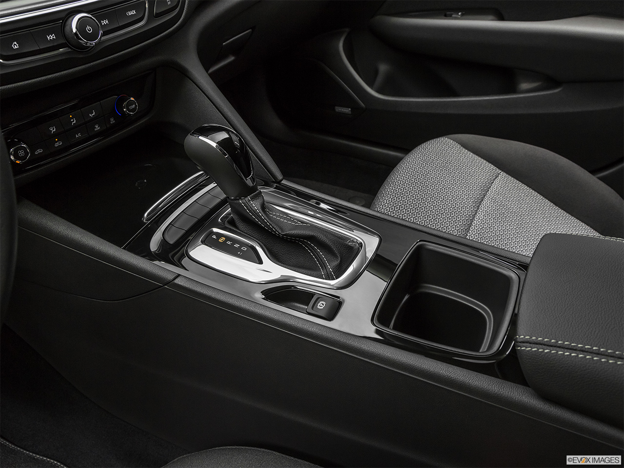 2018 Buick Regal Tourx  Preferred Gear shifter/center console. 