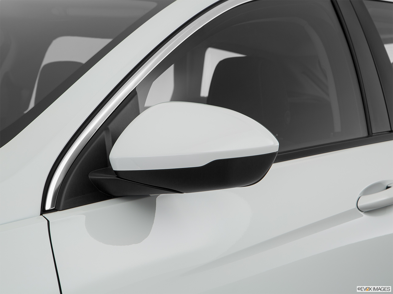 2018 Buick Regal Tourx  Preferred Driver's side mirror, 3_4 rear 