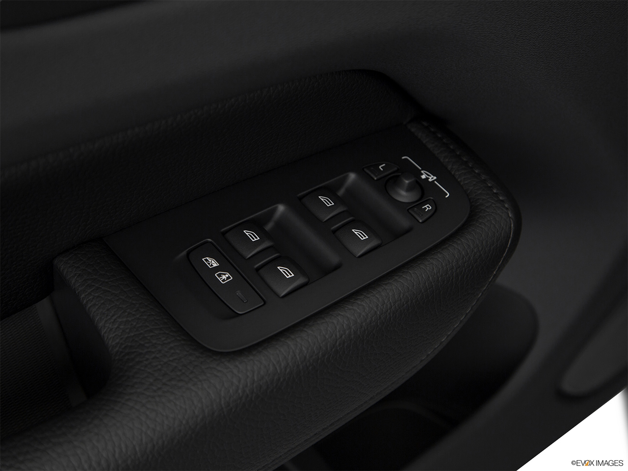 2019 Volvo XC60 T8 Inscription eAWD Plug-in Hybrid Driver's side inside window controls. 
