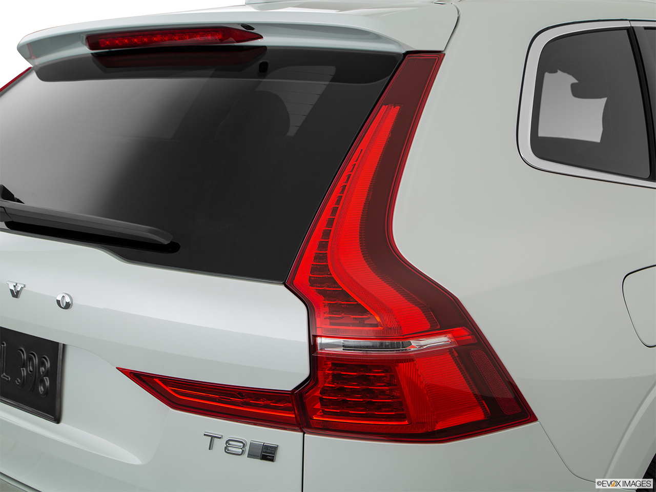 2019 Volvo XC60 T8 Inscription eAWD Plug-in Hybrid Passenger Side Taillight. 