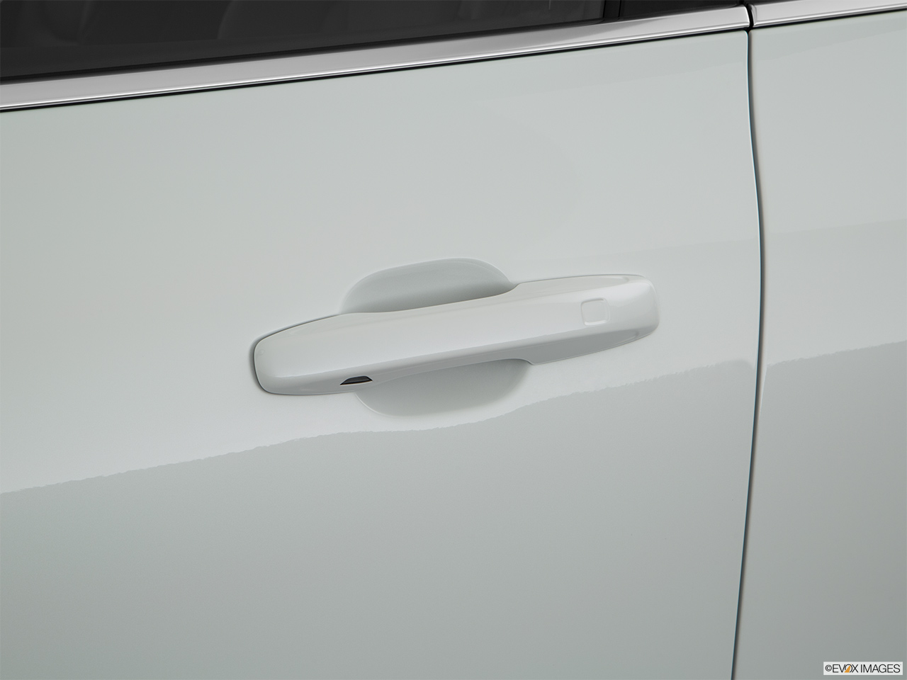 2019 Volvo XC60 T8 Inscription eAWD Plug-in Hybrid Drivers Side Door handle. 