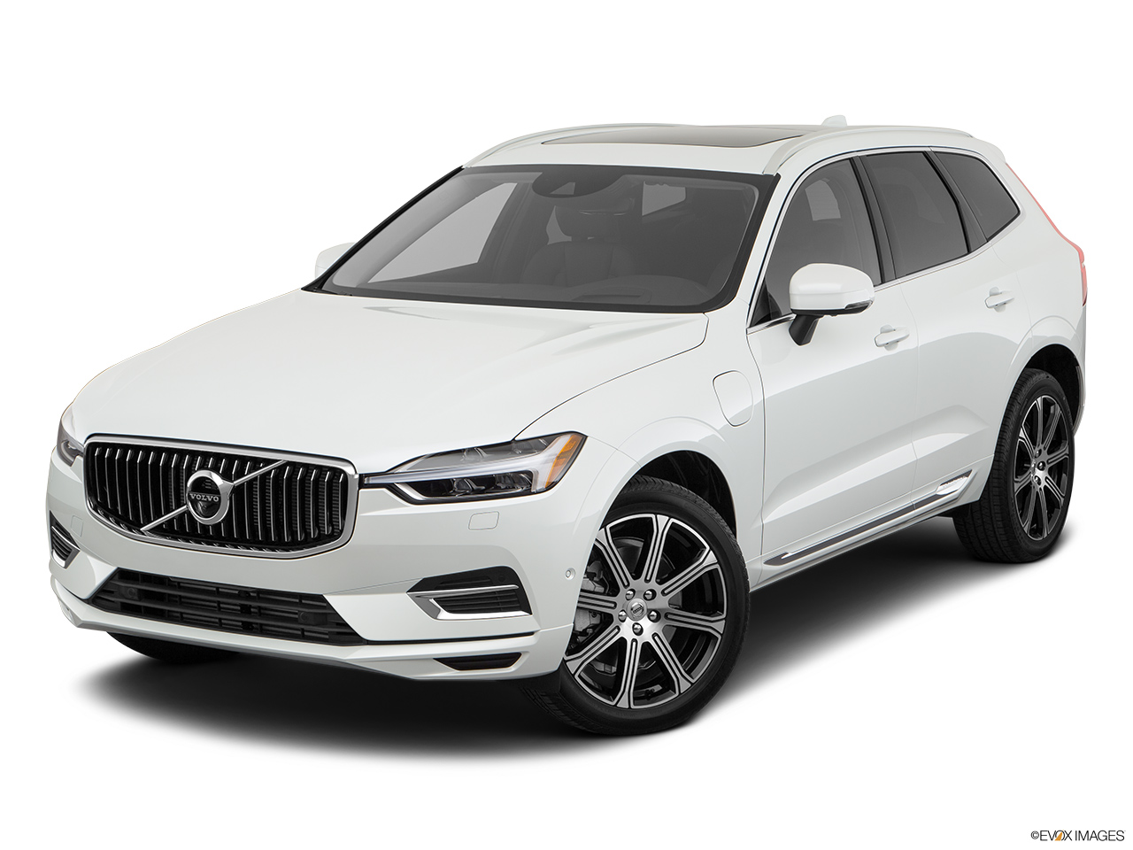 2019 Volvo XC60 T8 Inscription eAWD Plug-in Hybrid Front angle view. 