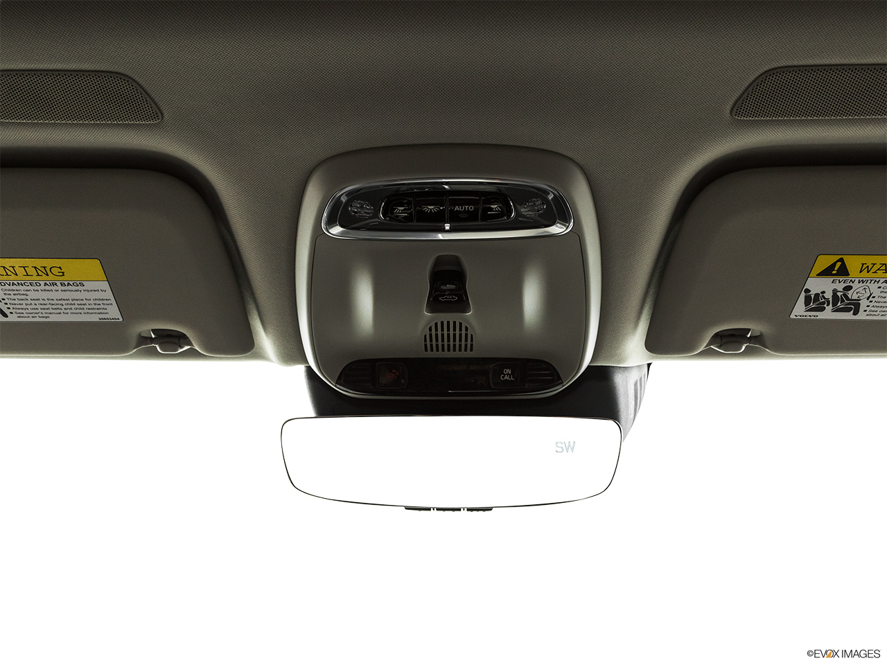 2019 Volvo XC60 T8 Inscription eAWD Plug-in Hybrid Courtesy lamps/ceiling controls. 
