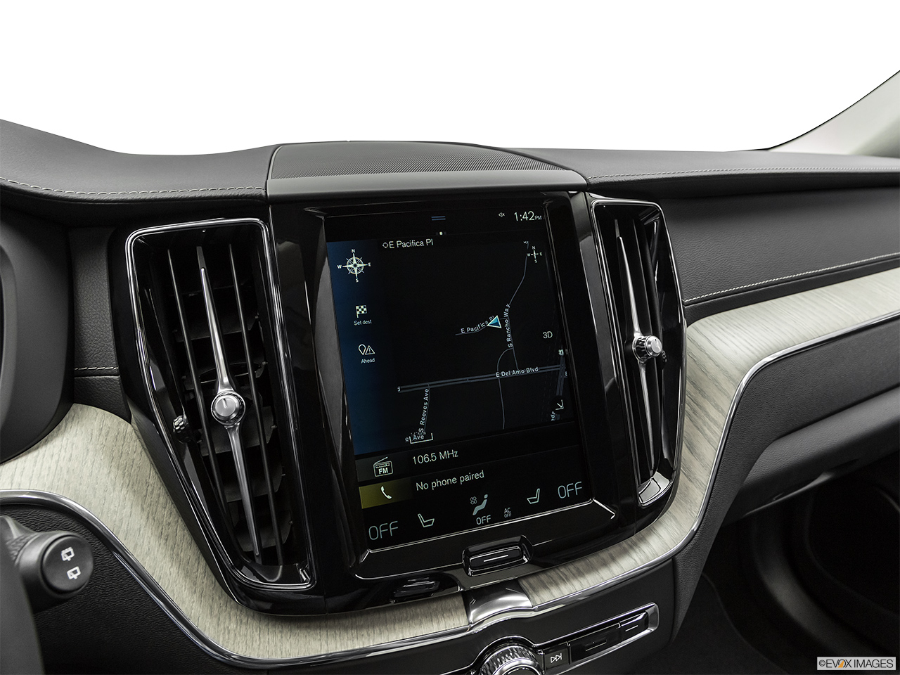2019 Volvo XC60 T8 Inscription eAWD Plug-in Hybrid Driver position view of navigation system. 