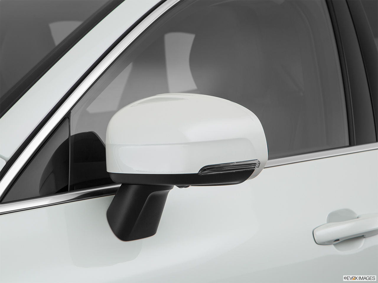 2019 Volvo XC60 T8 Inscription eAWD Plug-in Hybrid Driver's side mirror, 3_4 rear 