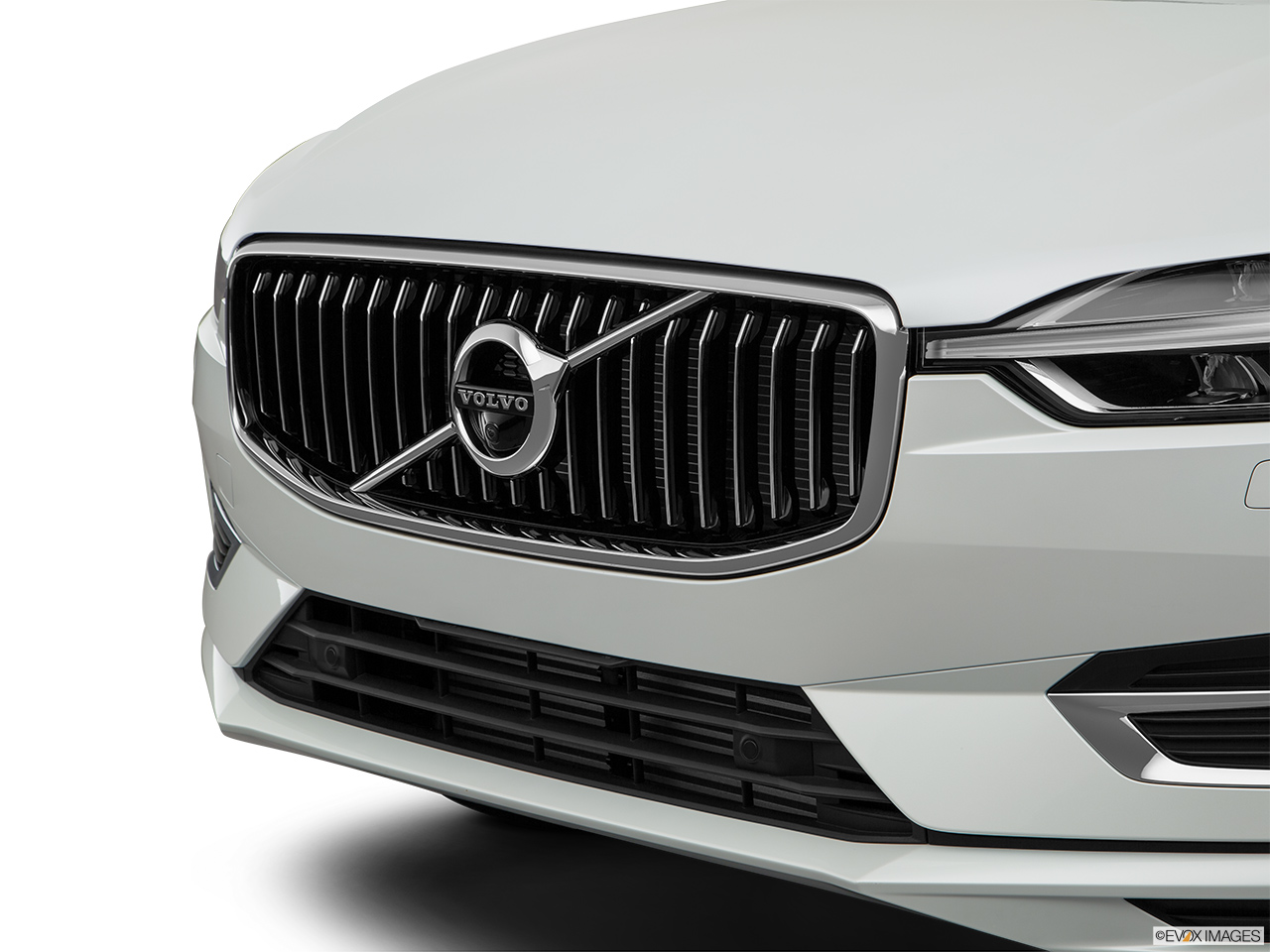 2019 Volvo XC60 T8 Inscription eAWD Plug-in Hybrid Close up of Grill. 