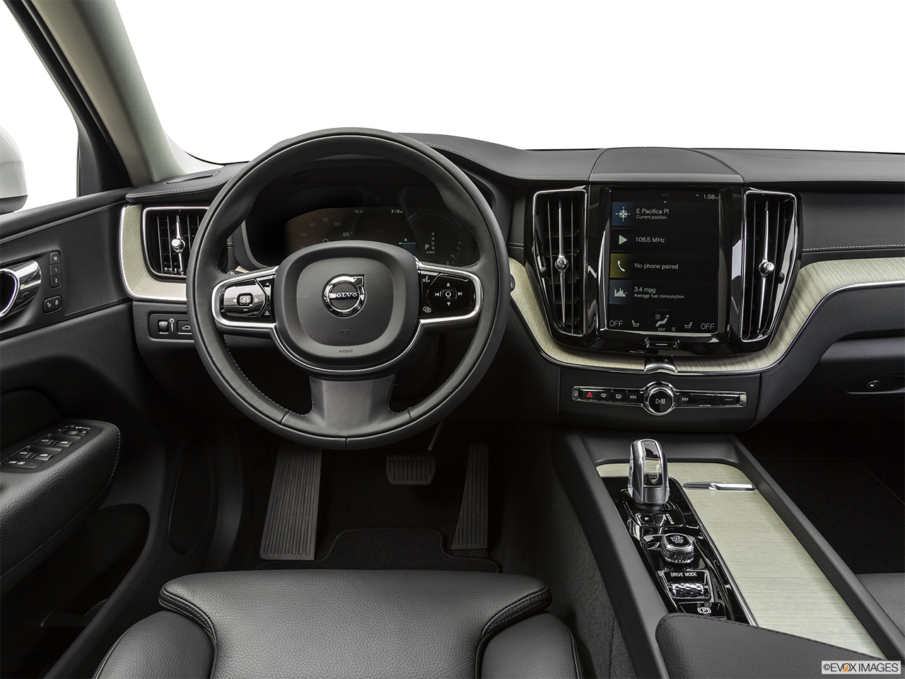 2019 Volvo XC60 T8 Inscription eAWD Plug-in Hybrid Steering wheel/Center Console. 