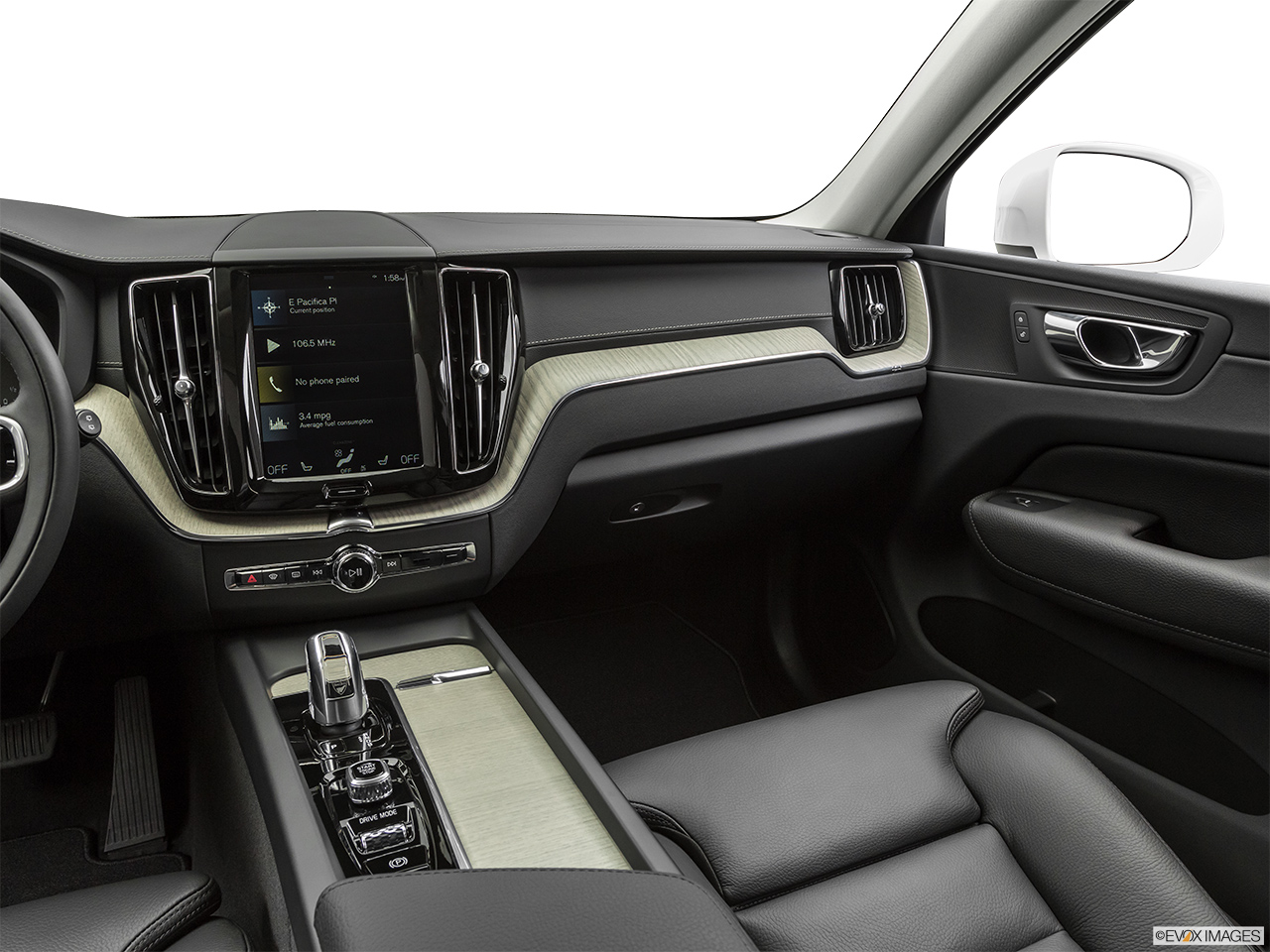 2019 Volvo XC60 T8 Inscription eAWD Plug-in Hybrid Center Console/Passenger Side. 