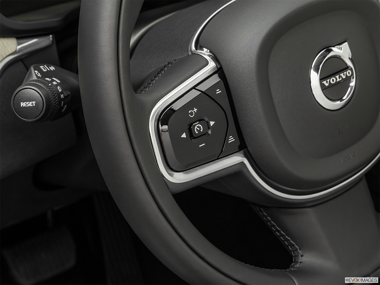 2019 Volvo XC60 T8 Inscription eAWD Plug-in Hybrid Steering Wheel Controls (Left Side) 