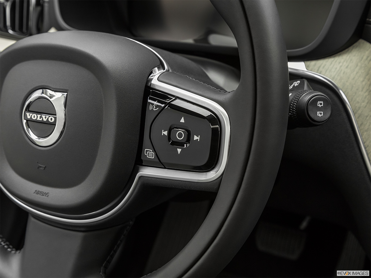 2019 Volvo XC60 T8 Inscription eAWD Plug-in Hybrid Steering Wheel Controls (Right Side) 