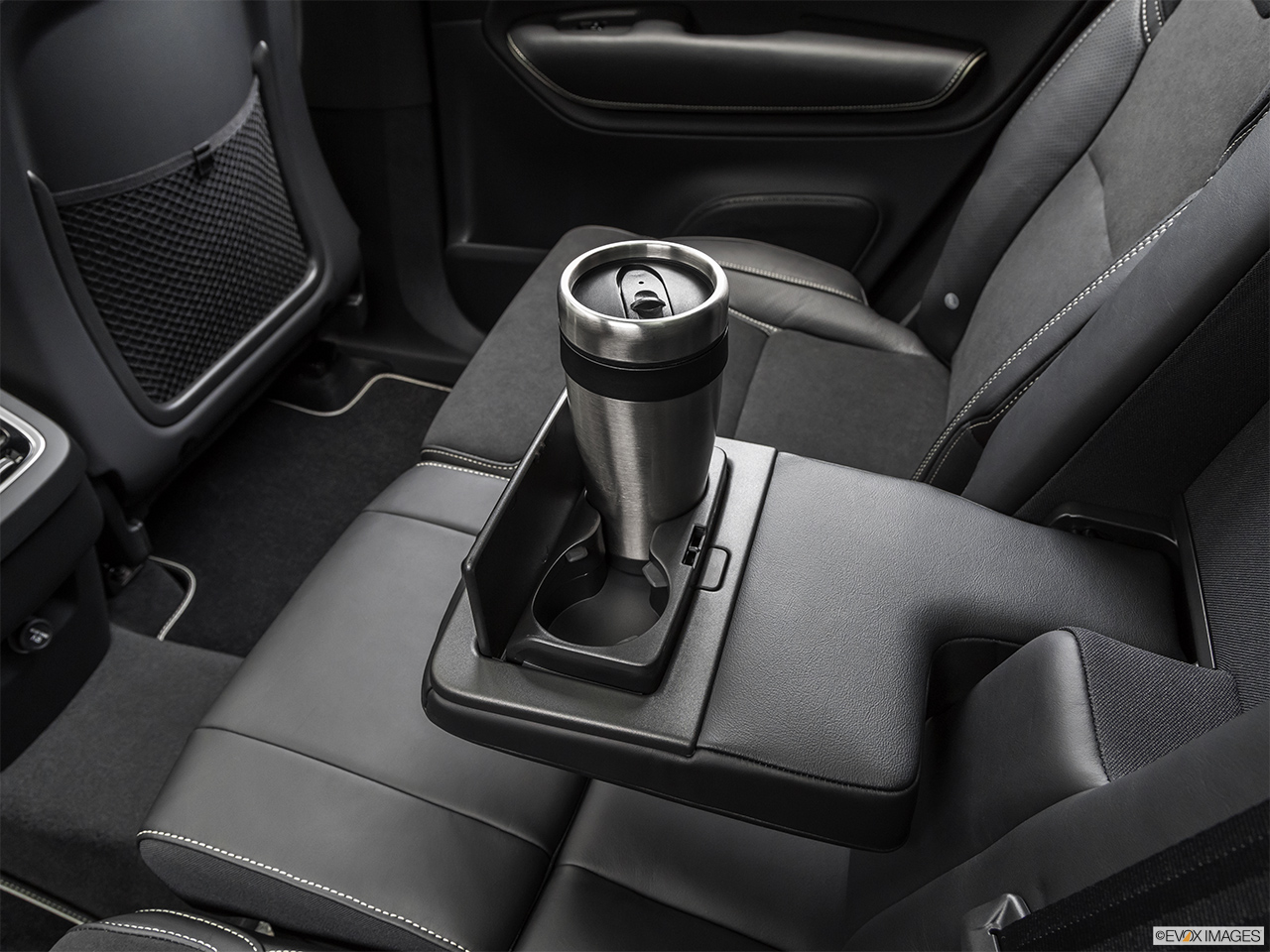 2019 Volvo XC90  T5 AWD R-Design Cup holder prop (quaternary). 