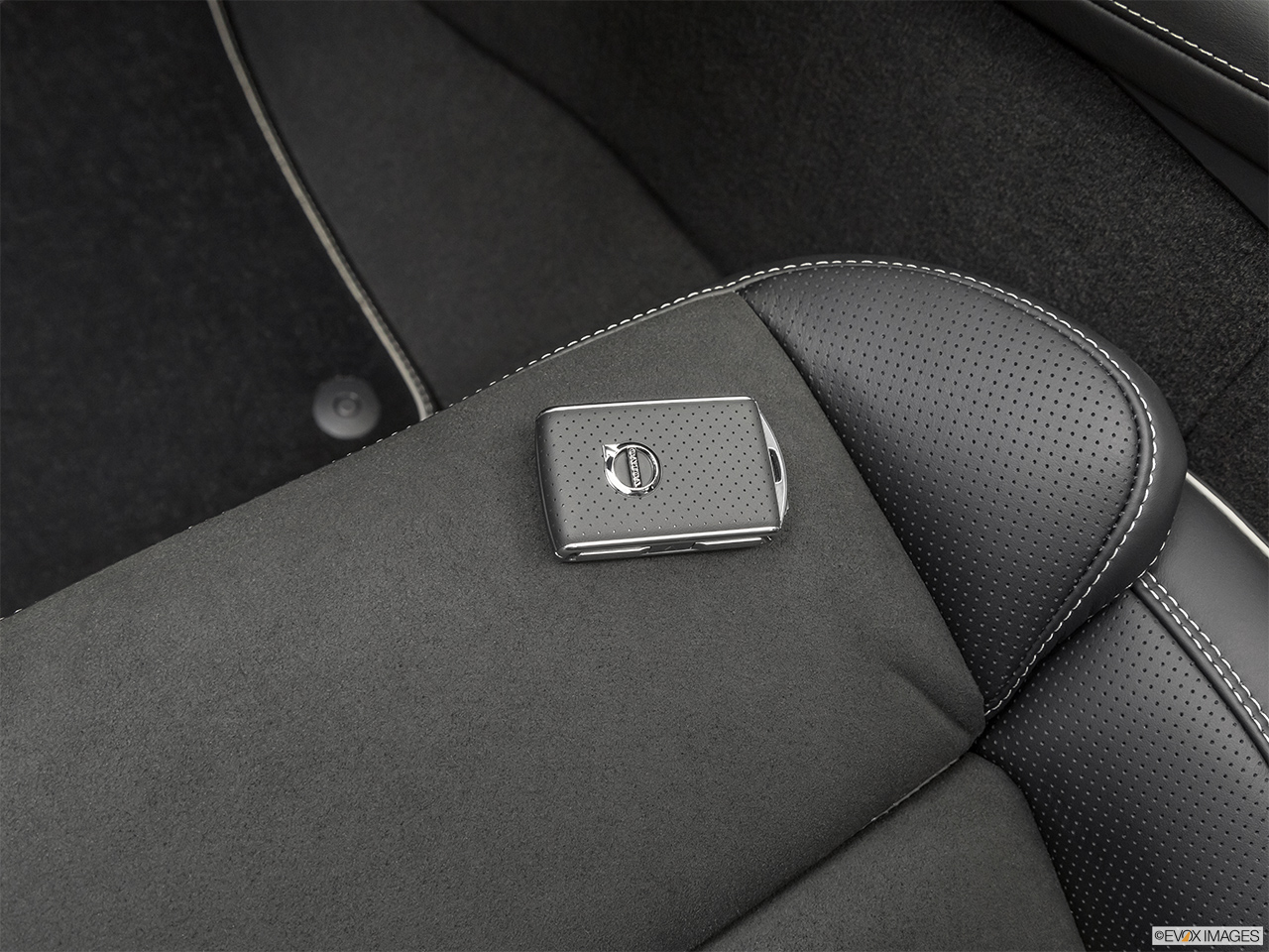 2019 Volvo XC90  T5 AWD R-Design Key fob on driver's seat. 