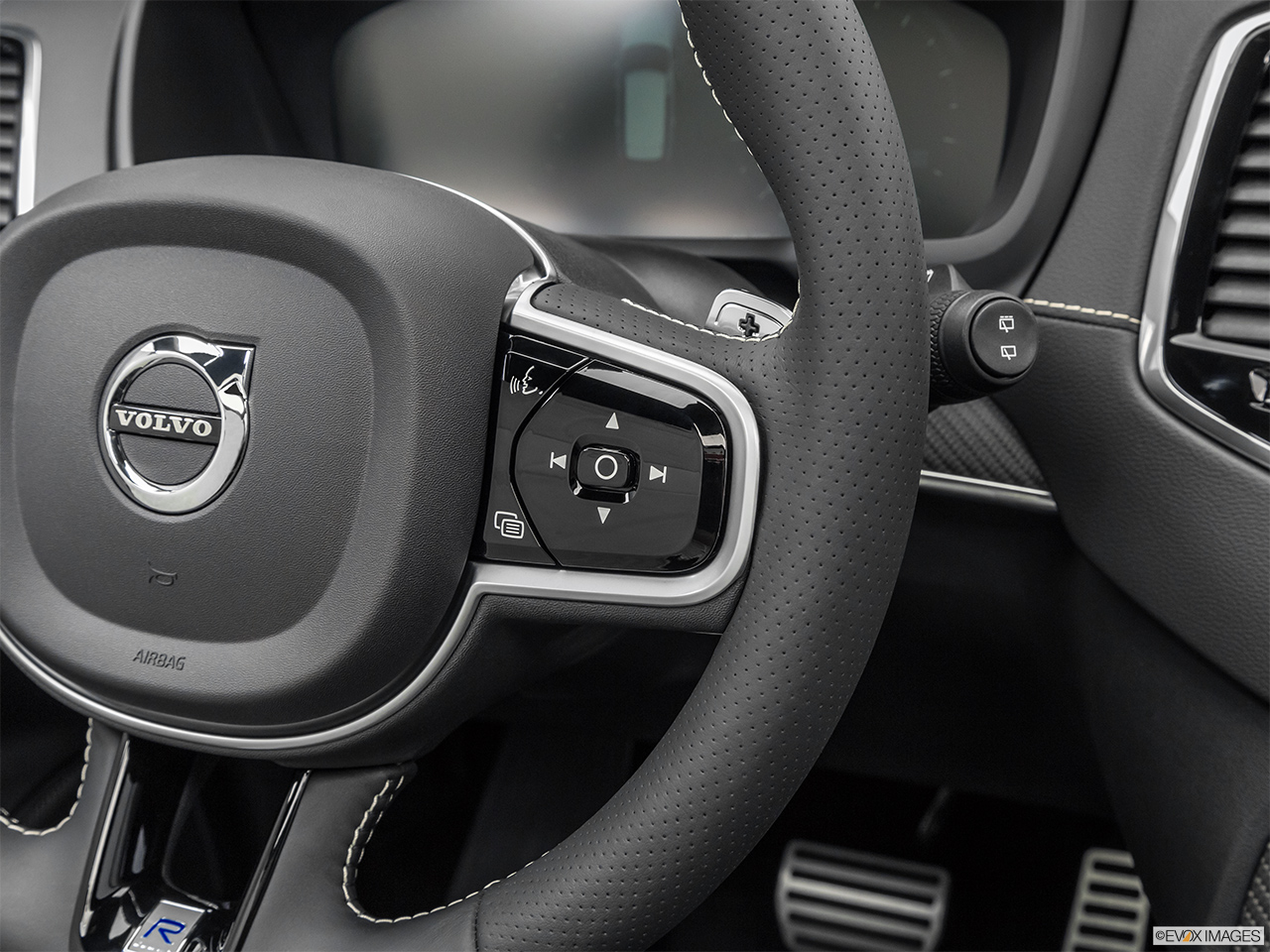 2019 Volvo XC90  T5 AWD R-Design Steering Wheel Controls (Right Side) 