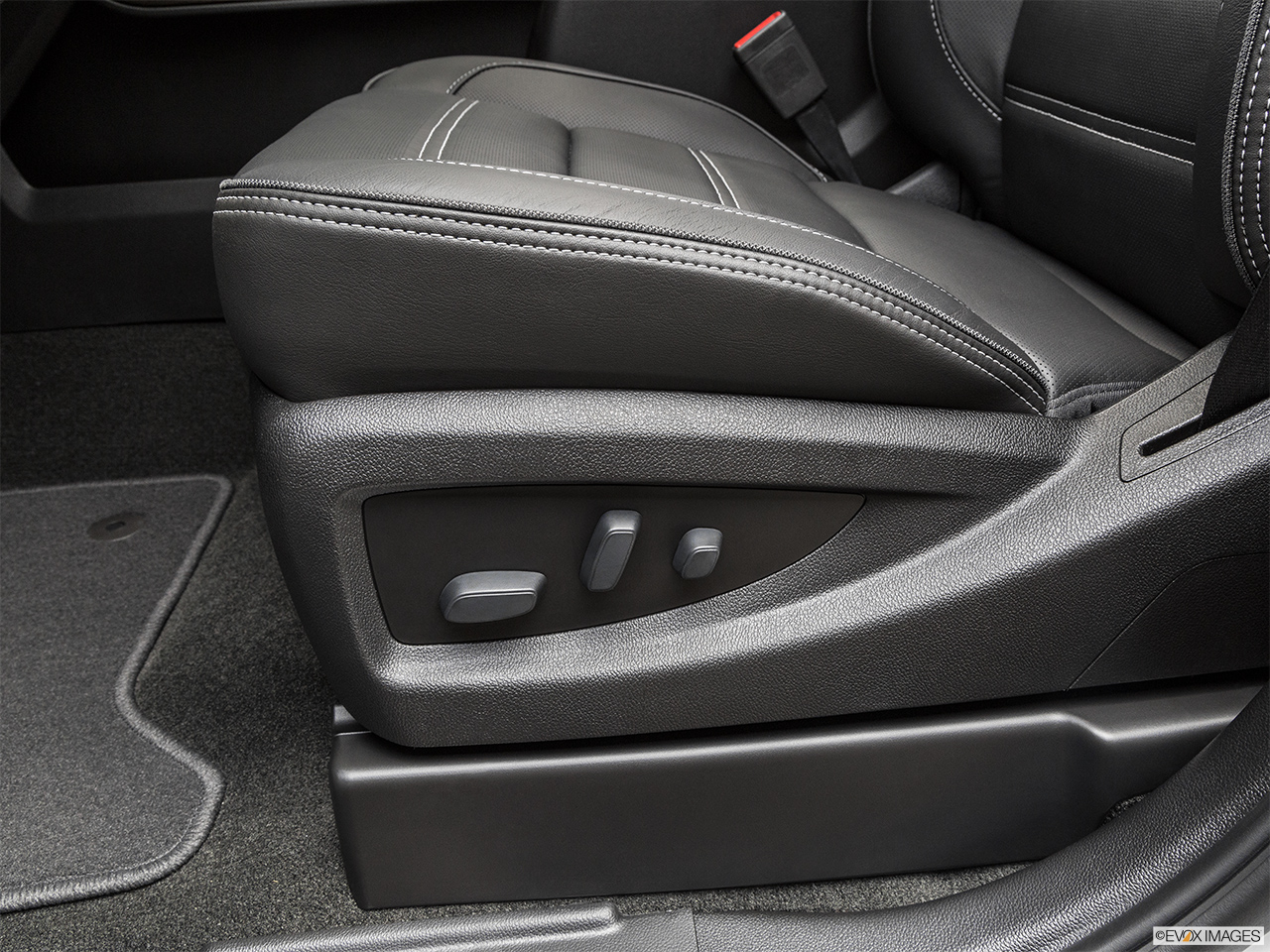 2019 GMC Sierra 2500HD Denali Seat Adjustment Controllers. 