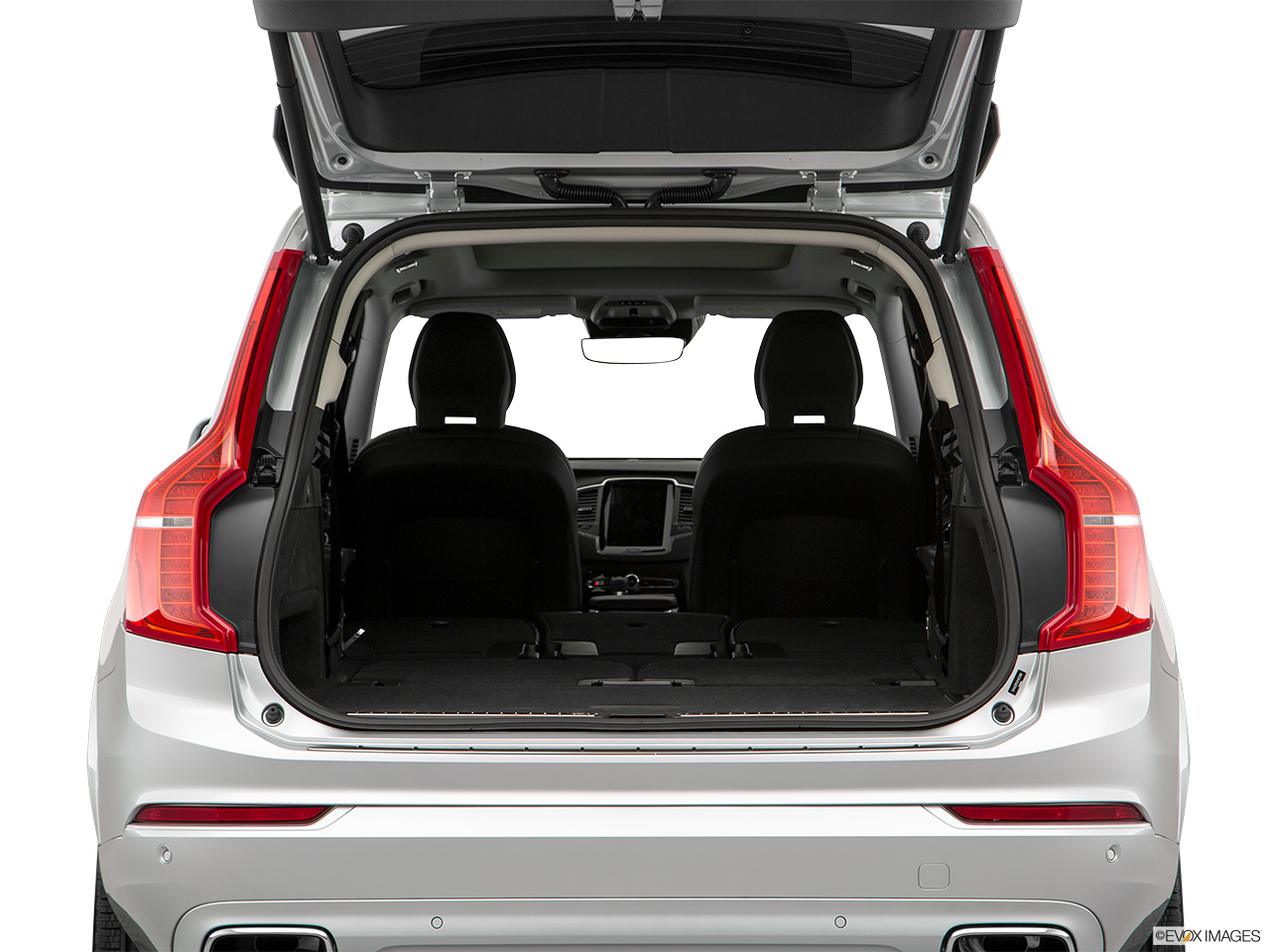 2019 Volvo XC90  T6 Momentum Hatchback & SUV rear angle. 