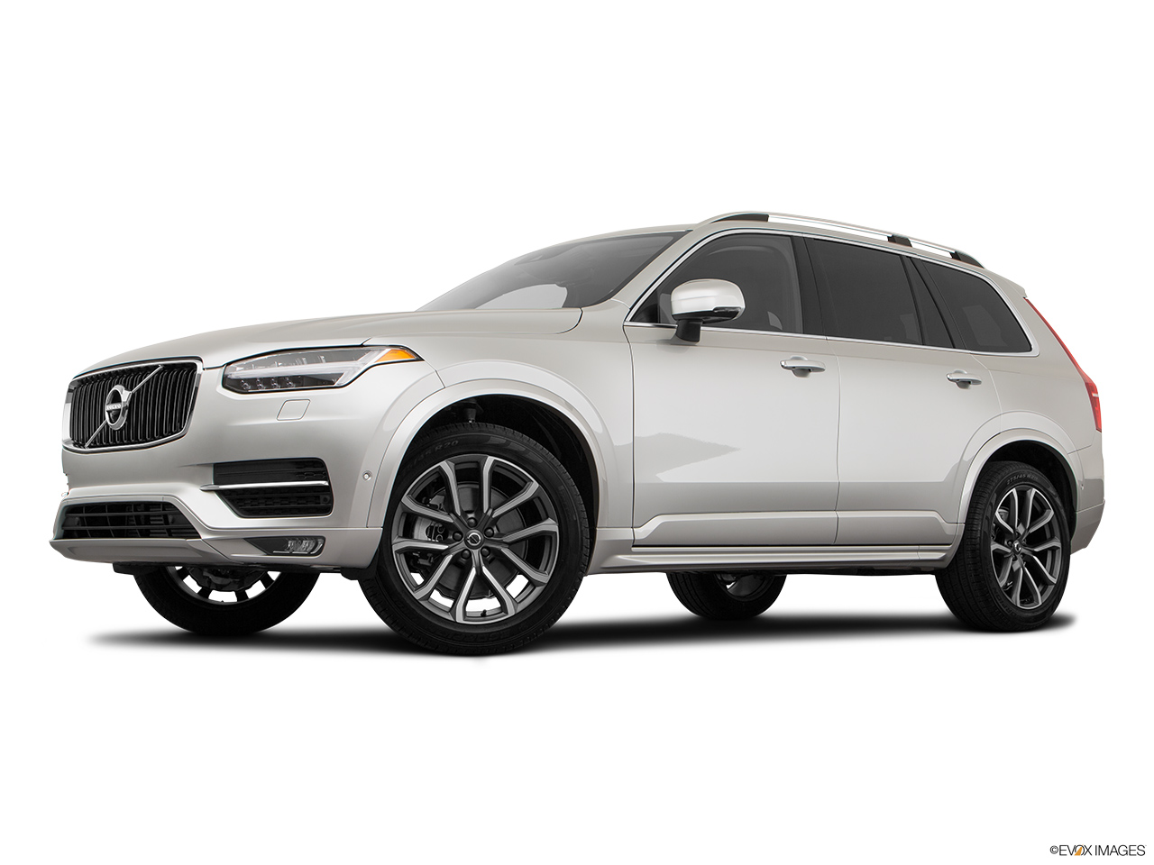 2019 Volvo XC90  T6 Momentum Low/wide front 5/8. 