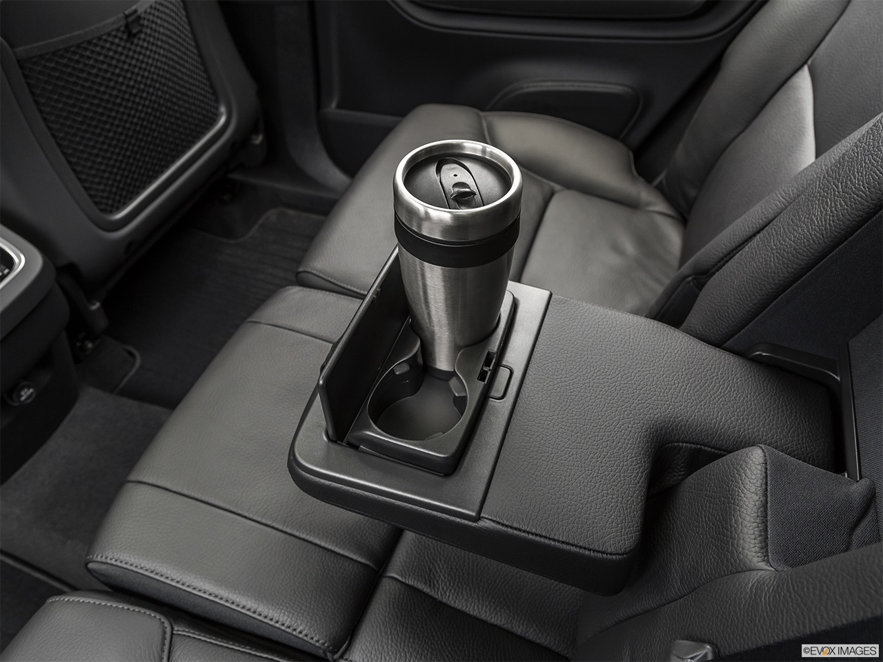 2019 Volvo XC90  T6 Momentum Cup holder prop (quaternary). 