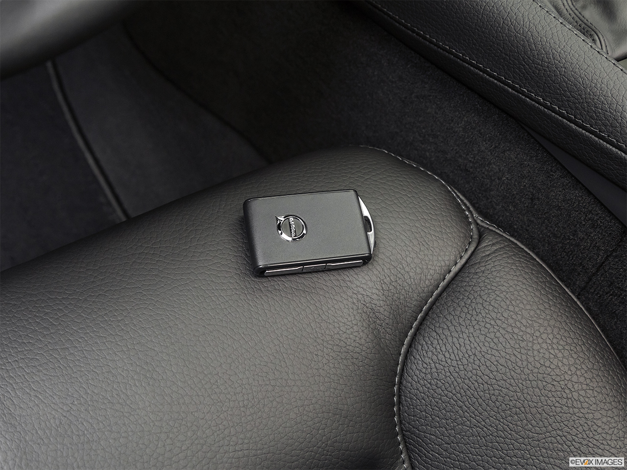 2019 Volvo XC90  T6 Momentum Key fob on driver's seat. 