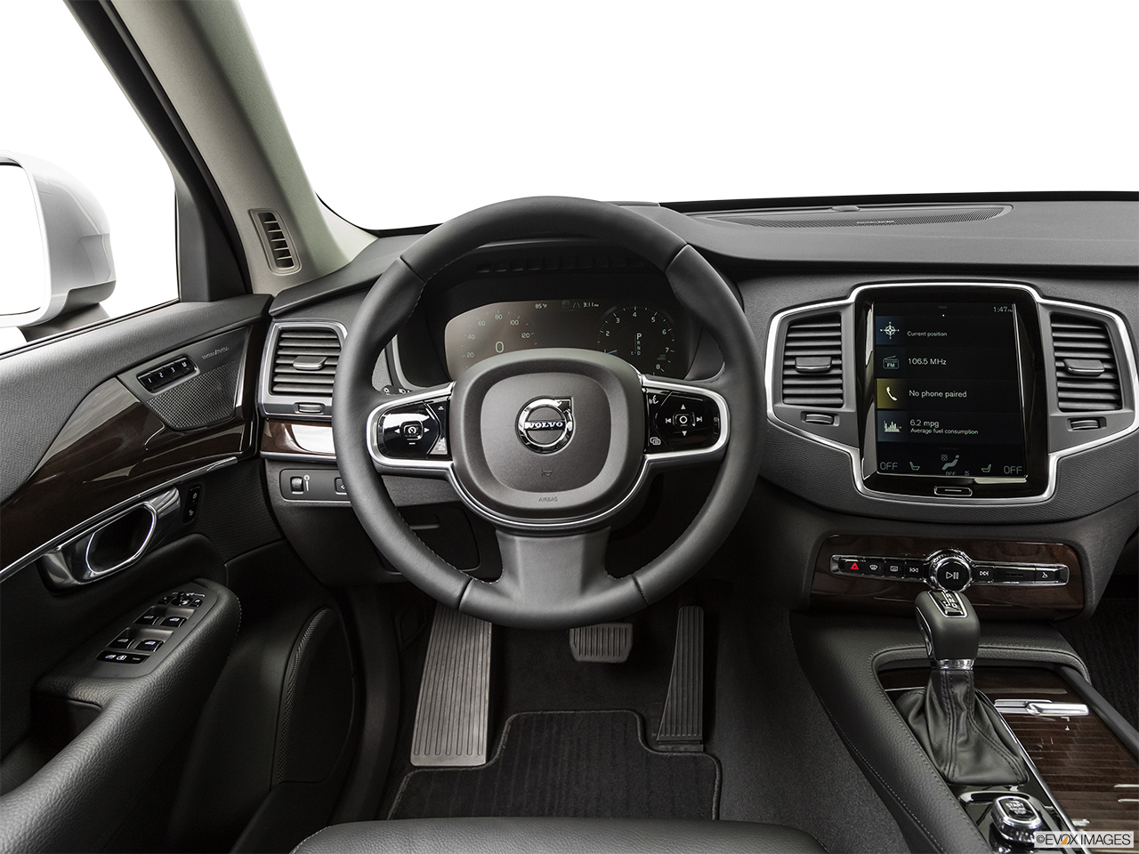2019 Volvo XC90  T6 Momentum Steering wheel/Center Console. 