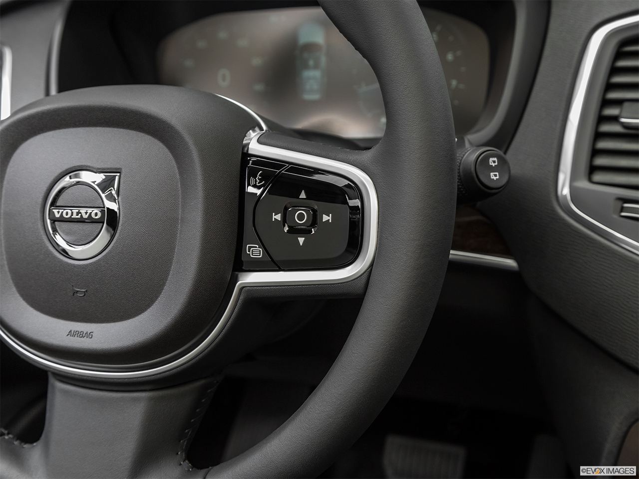 2019 Volvo XC90  T6 Momentum Steering Wheel Controls (Right Side) 