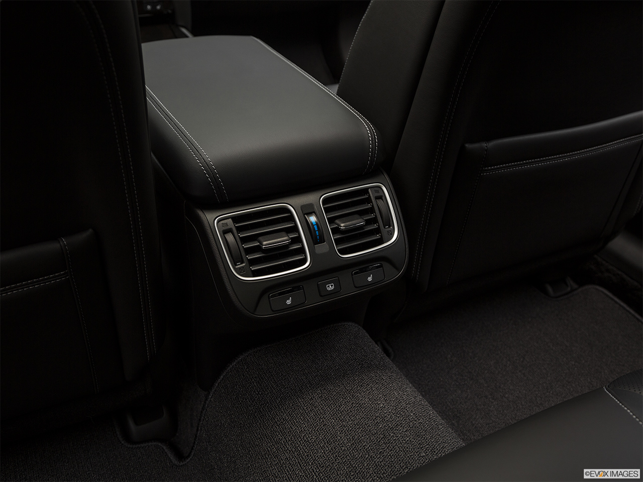 2020 Acura RLX Sport Hybrid SH-AWD Rear A/C controls. 