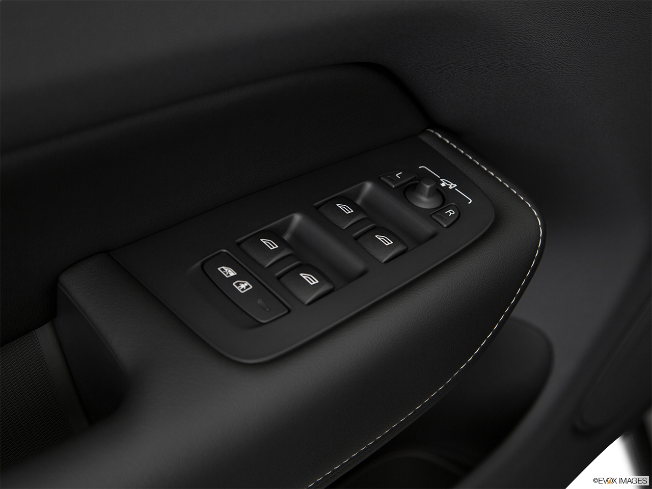 2019 Volvo XC60 T8 R-Design eAWD Plug-in Hybrid Driver's side inside window controls. 