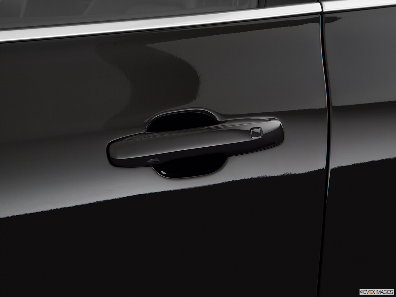 2019 Volvo XC60 T8 R-Design eAWD Plug-in Hybrid Drivers Side Door handle. 