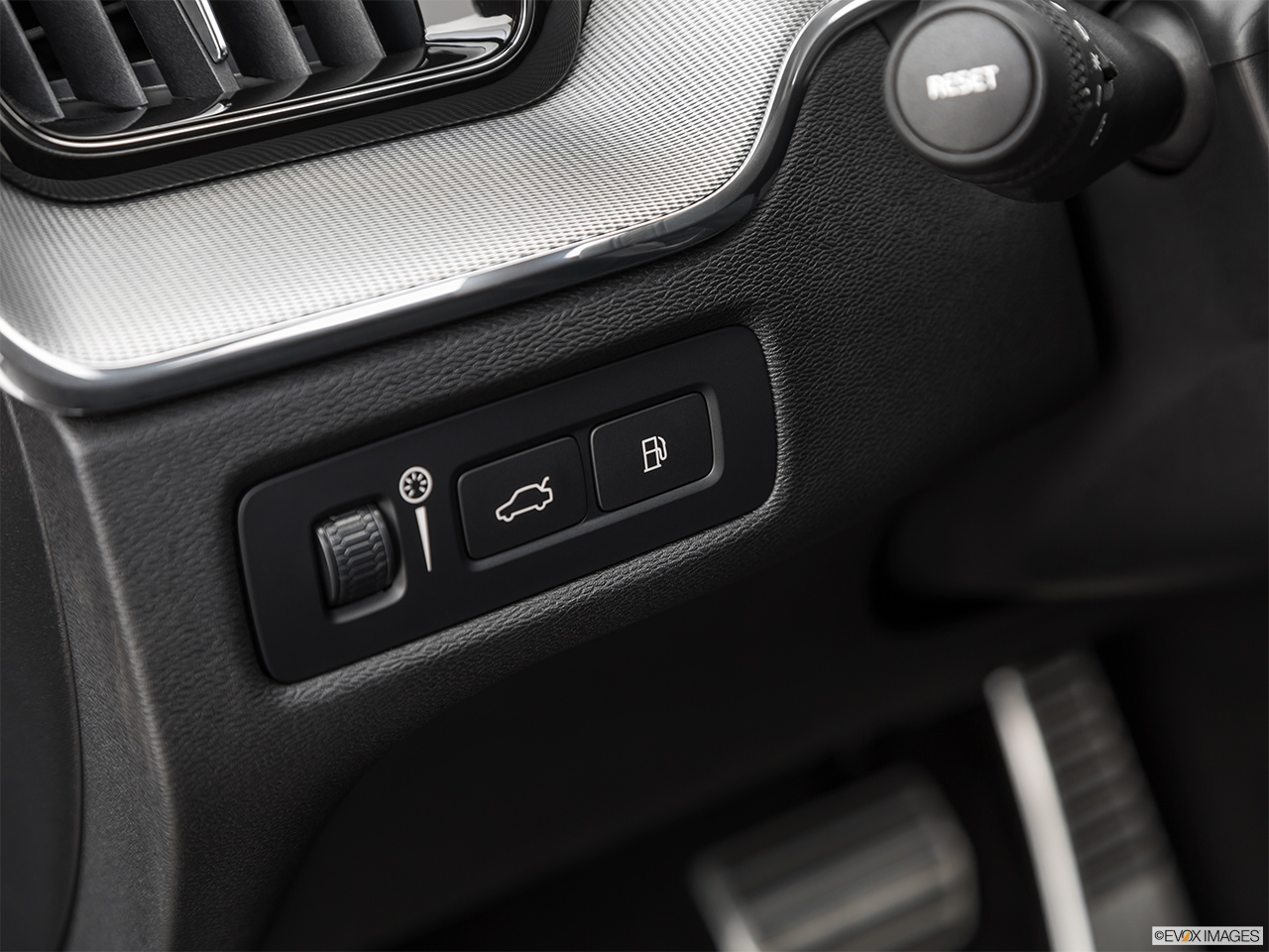 2019 Volvo XC60 T8 R-Design eAWD Plug-in Hybrid Gas cap release. 