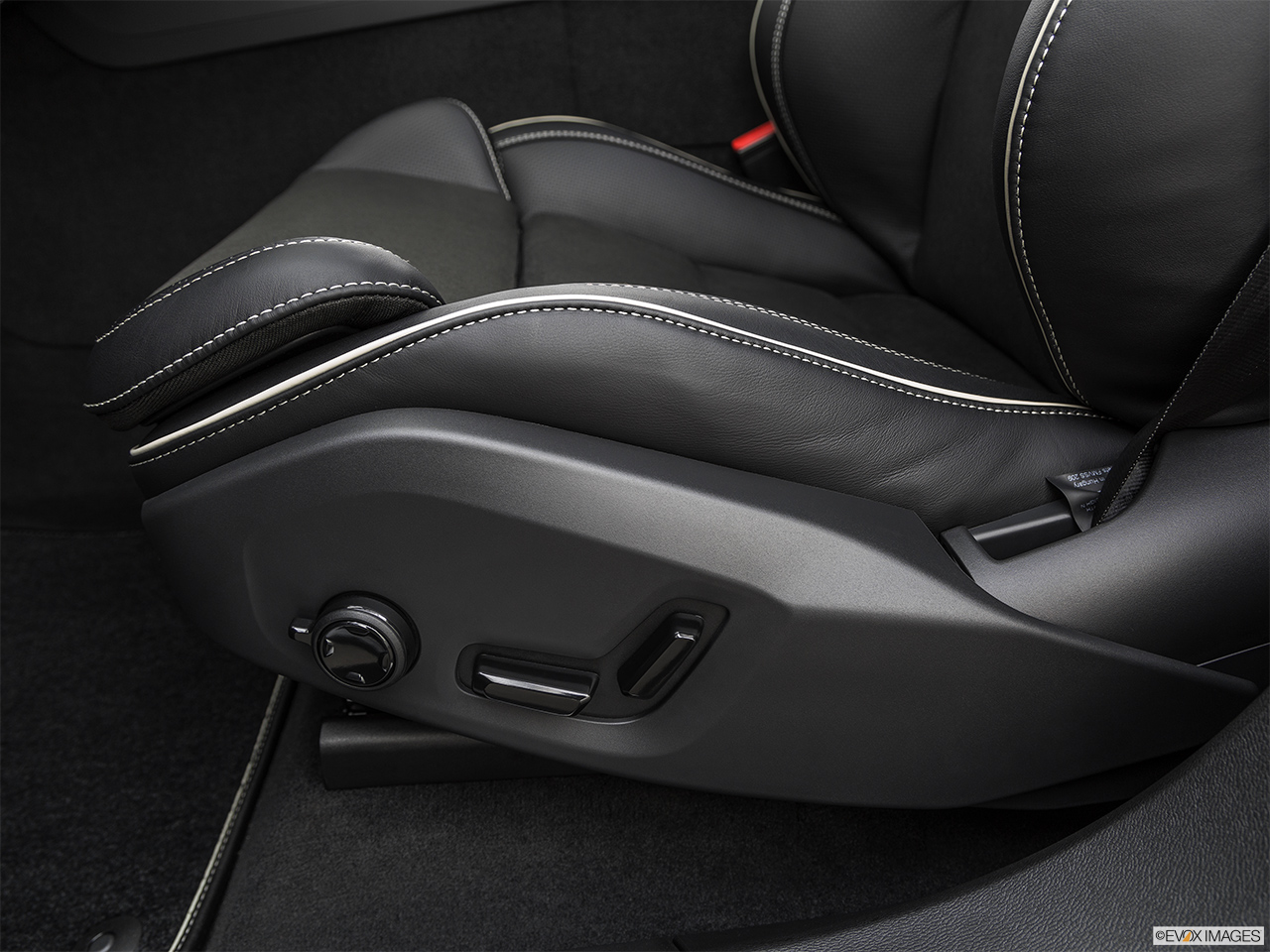 2019 Volvo XC60 T8 R-Design eAWD Plug-in Hybrid Seat Adjustment Controllers. 