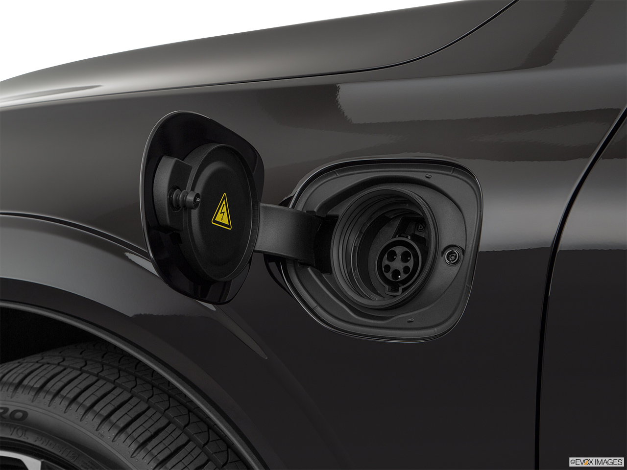 2019 Volvo XC60 T8 R-Design eAWD Plug-in Hybrid Exterior Bonus Shots (no set spec) 