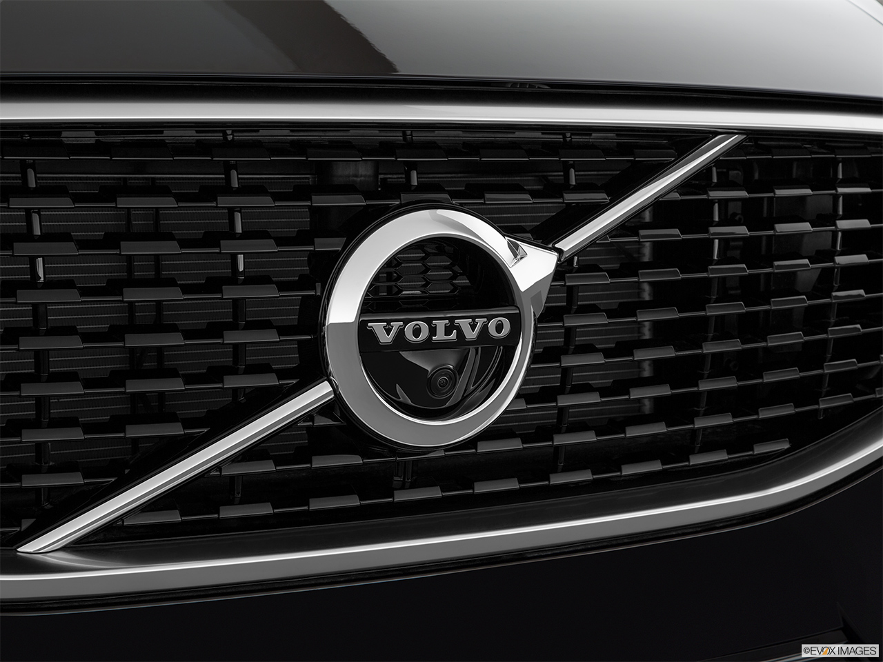 2019 Volvo XC60 T8 R-Design eAWD Plug-in Hybrid Rear manufacture badge/emblem 