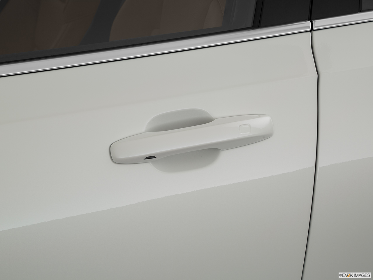 2019 Volvo S90 T5 Momentum Drivers Side Door handle. 