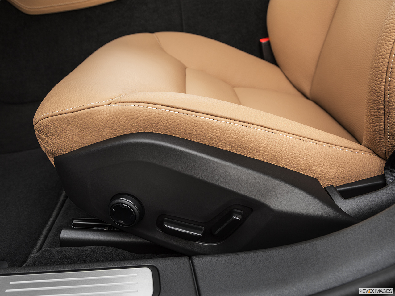 2019 Volvo S90 T5 Momentum Seat Adjustment Controllers. 