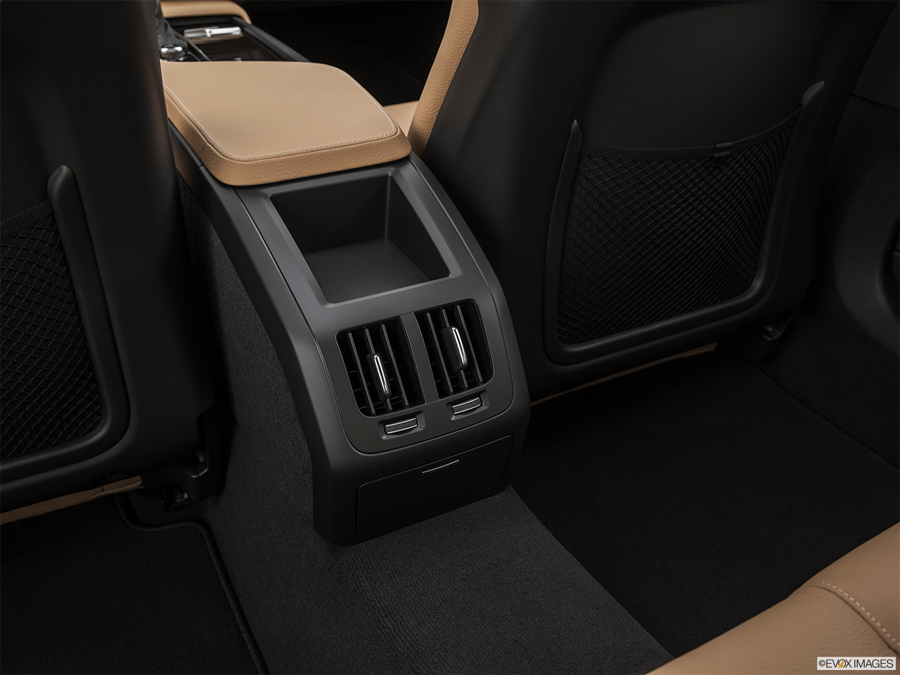 2019 Volvo S90 T5 Momentum Rear A/C controls. 