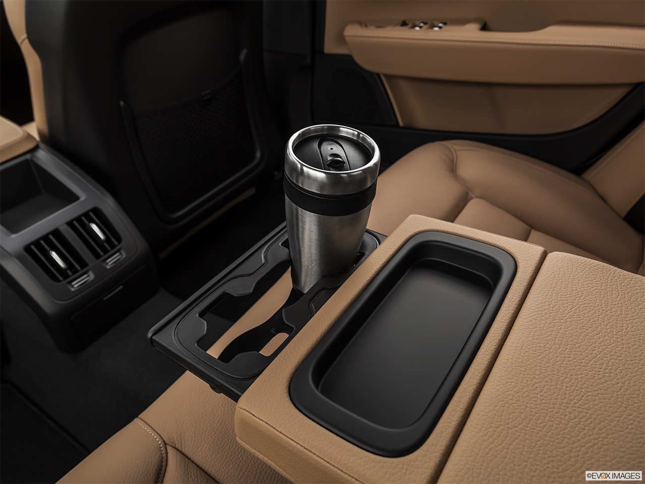2019 Volvo S90 T5 Momentum Cup holder prop (quaternary). 