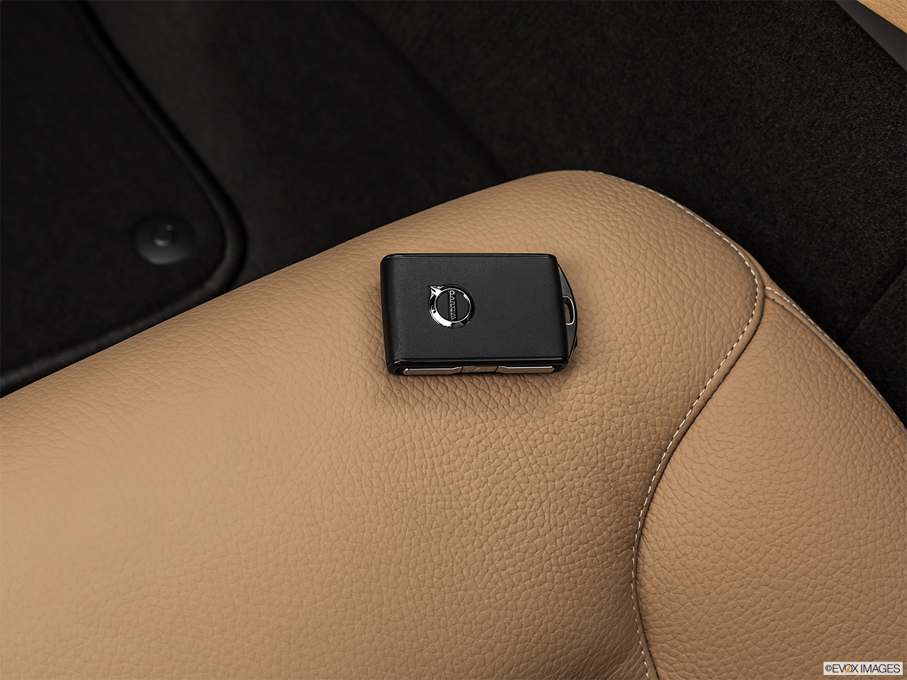 2019 Volvo S90 T5 Momentum Key fob on driver's seat. 