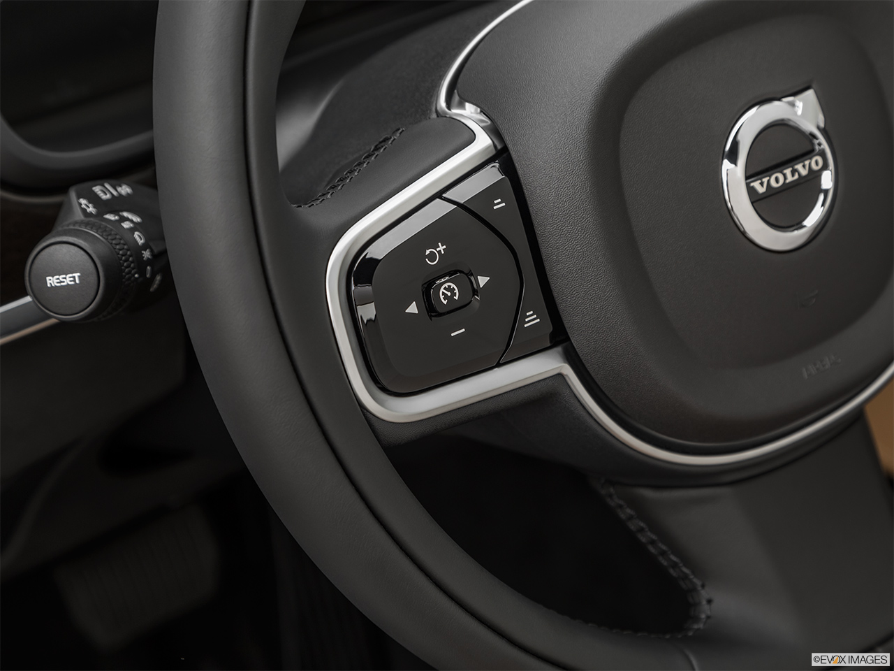 2019 Volvo S90 T5 Momentum Steering Wheel Controls (Left Side) 