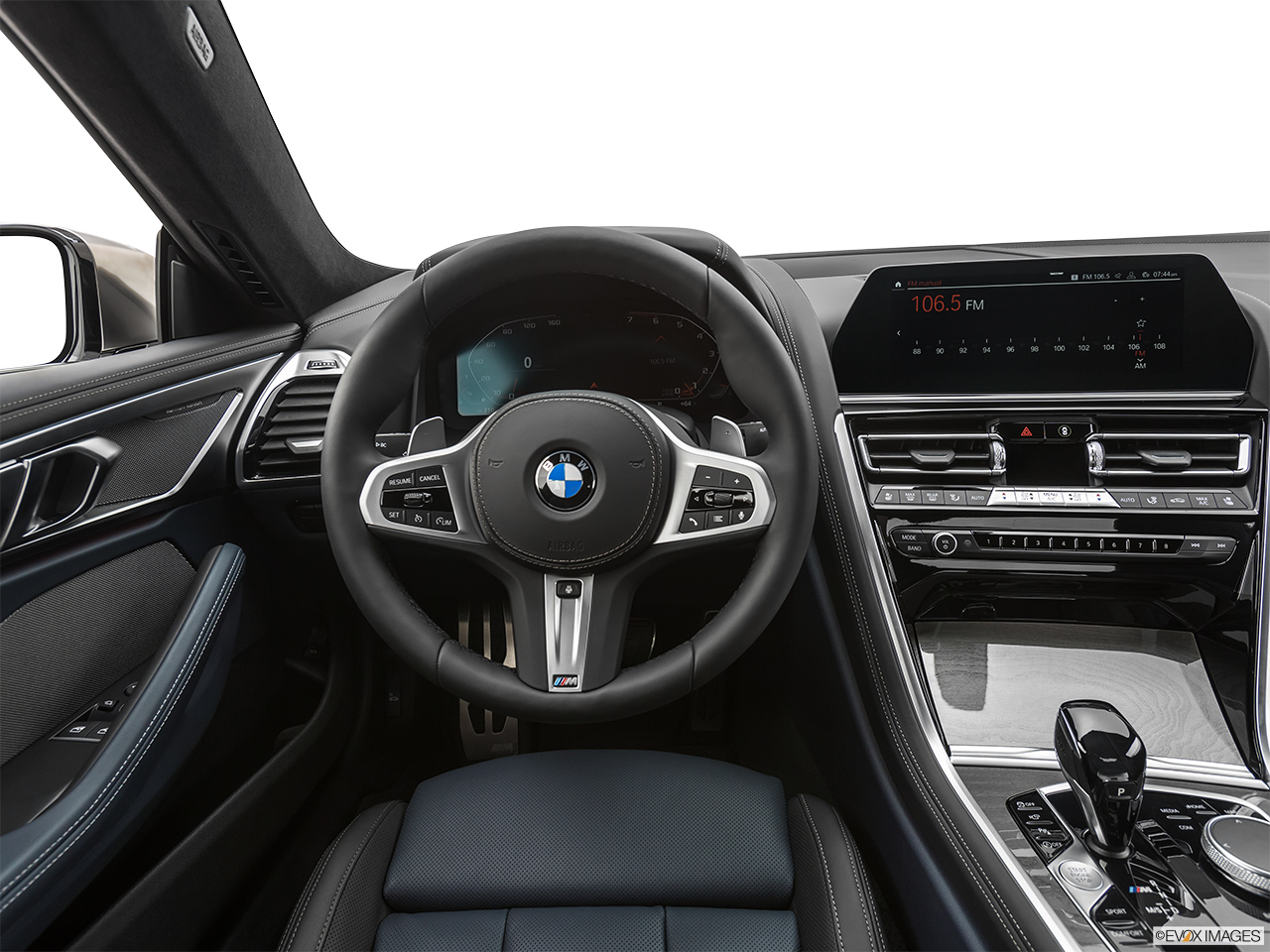 2019 BMW 8-series M850i xDrive Steering wheel/Center Console. 