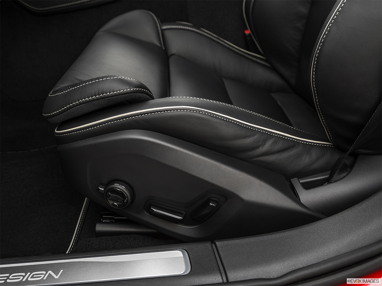 2019 Volvo V90 T5 R-Design Seat Adjustment Controllers. 