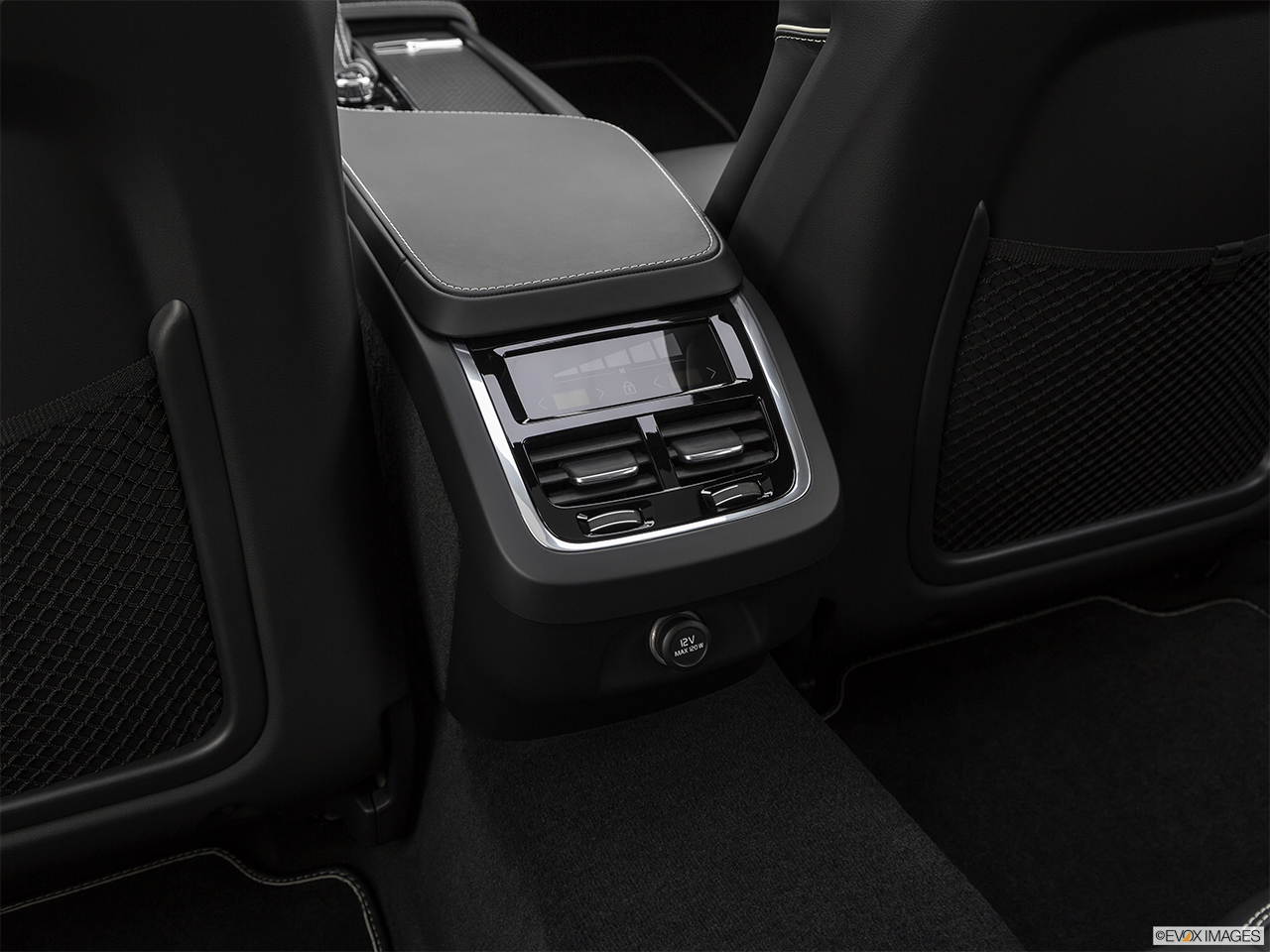 2019 Volvo V90 T5 R-Design Rear A/C controls. 
