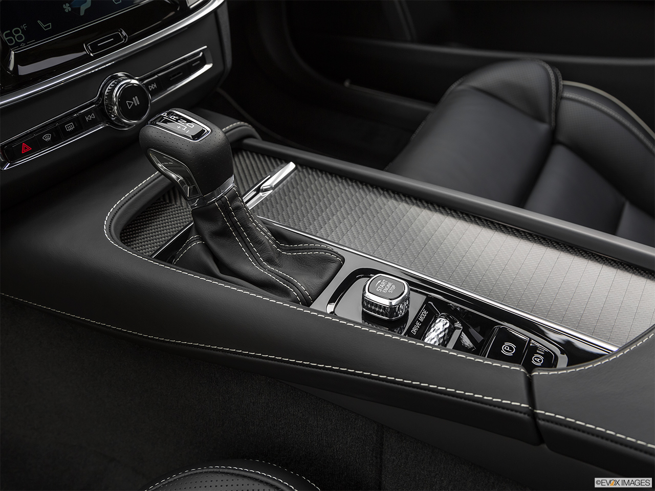 2019 Volvo V90 T5 R-Design Gear shifter/center console. 