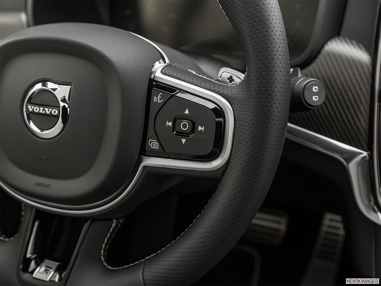 2019 Volvo V90 T5 R-Design Steering Wheel Controls (Right Side) 